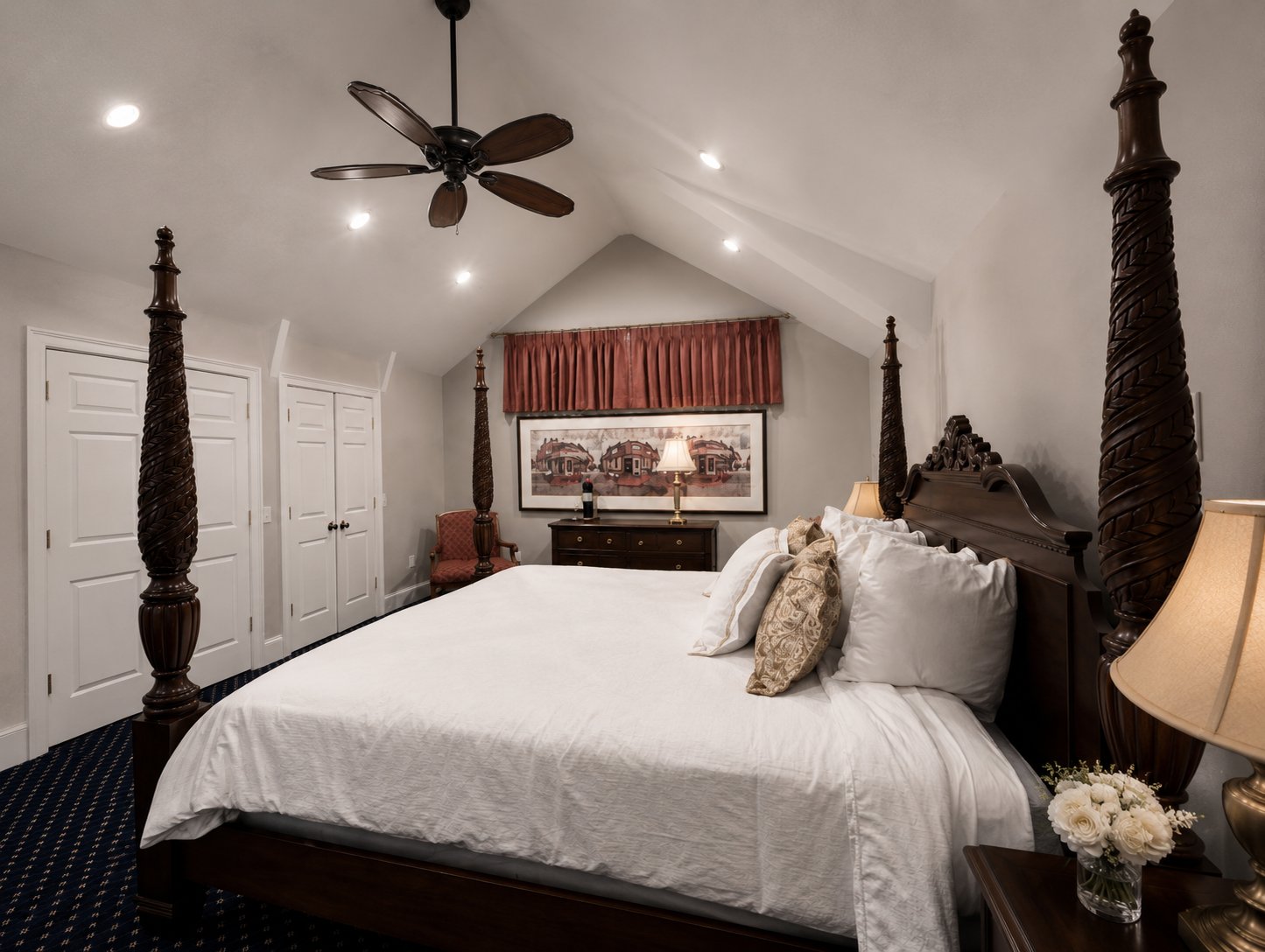 Scholar Suite canopy bed detail